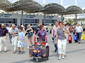 Turizm gelirlerinde büyük düşüş 1 turist havaalani