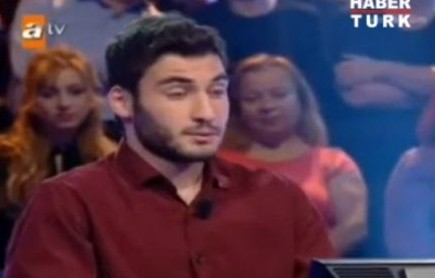 "Twitter fenomeniyim, kültür seviyem çok yüksektir" dedi ilk soruda elendi (Video) 1 twitter mustafa e1355825036780