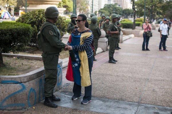 Venezuela hükümeti Altamira Plaza Meydanı'nda kontrolü ele aldı 1 venezuela altamira plaza meydani