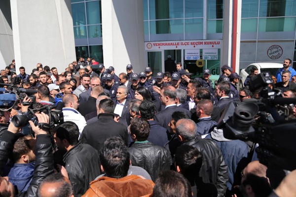 Yenimahalle'de CHP'lilere kılıç, pala ve beyzbol sopasıyla saldırı! 1 yenimahalle ilce secim kurulu