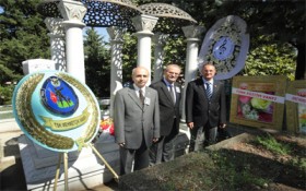 Zeki Müren ölüm yıl dönümünde anıldı / Sanatçılardan vefasızlık! 1 zeki muren anma