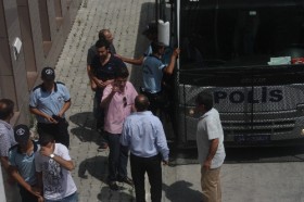 Zeytinburnu 'nda gözaltına alınanlar serbest bırakıldı 1 zeytinburnu olaylari adliye