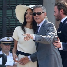 Balayı sonrası ilk iş heykel kurtaracak! 1 Amal Alamuddin yunanistan heykel