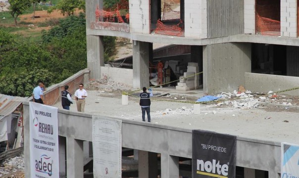 Bir rezidans kazası da Adana'da! İnşaattan düşen işçi öldü 1 adana rezidans insaati kaza e1414408717665