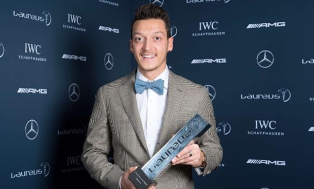 Mesut Özil'e anlamlı ödül 1 mesut ozil laures