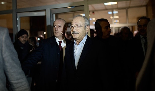 Kemal Kılıçdaroğlu Yaşar Kemal'i ziyaret etti 1 kemal kilicdaroglu yasar kemal