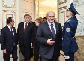 Poroşenko: Ukrayna'nın doğusunda özerkliğe izin vermedik 1 porosenko minsk