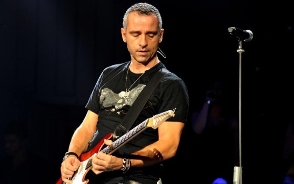 Eros Ramazzotti "Muhteşem" döndü 1 eros ramazzotti yeni album