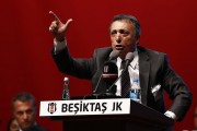 Şafak Mahmutyazıcıoğlu "Ahmet Nur Çebi ihale komisyonu başkanıydı, çıksın konuşsun"