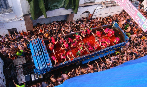 İspanya'nın ünlü La Tomatina Festivali yine çok renkli (Fofoğraflı) 1 La Tomatina festivali
