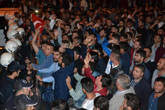 PKK'lı dövmek için çıktılar, emniyet müdürlüğünü taşladılar 1 akdagmadeni gerginlik