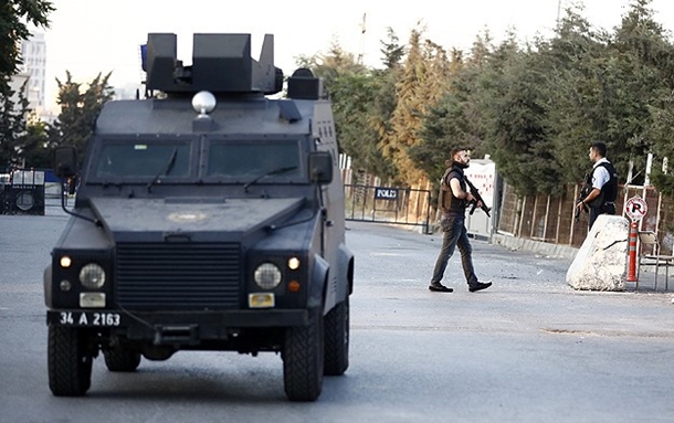 İstanbul'da polis merkezine silahlı saldırı 1 istanbul esenyurt polis saldiri