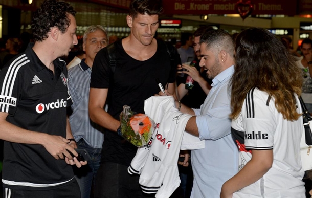 Beşiktaş'ın Alman golcüsü Mario Gomez takım kampına katıldı 1 mario gomez besiktas kamp