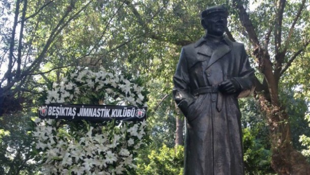 Büyük başkan Süleyman Seba anılıyor 1 suleyman seba heykeli