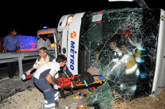 Erzurum'da otobüs kazası: 22 yaralı 1 metro turizm kaza erzurum