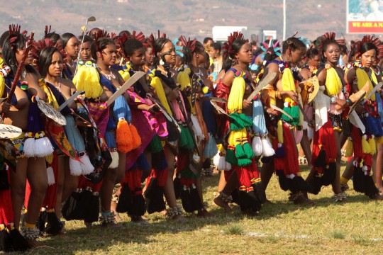 70 kız kazada öldü ama dans festivaline devam ediyorlar! 1 swaziland