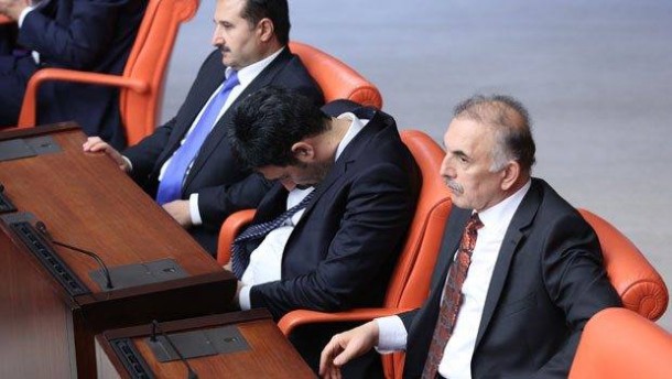 AKP listesinde büyük sürprizler! Işılak gönderildi! 1 ugur isilak