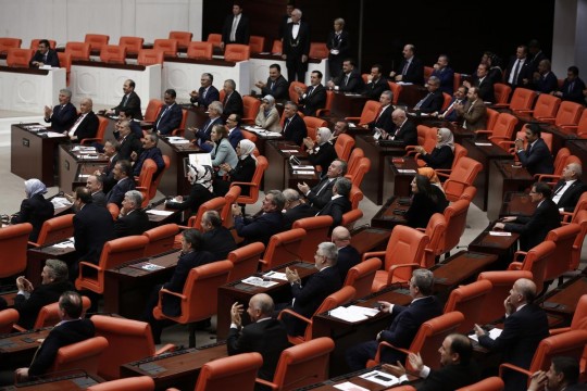 TBMM'de bıçak parası tartışması! "Sayenizde bıçak parası resmileşti" 1 tbmm akp 540x360 1