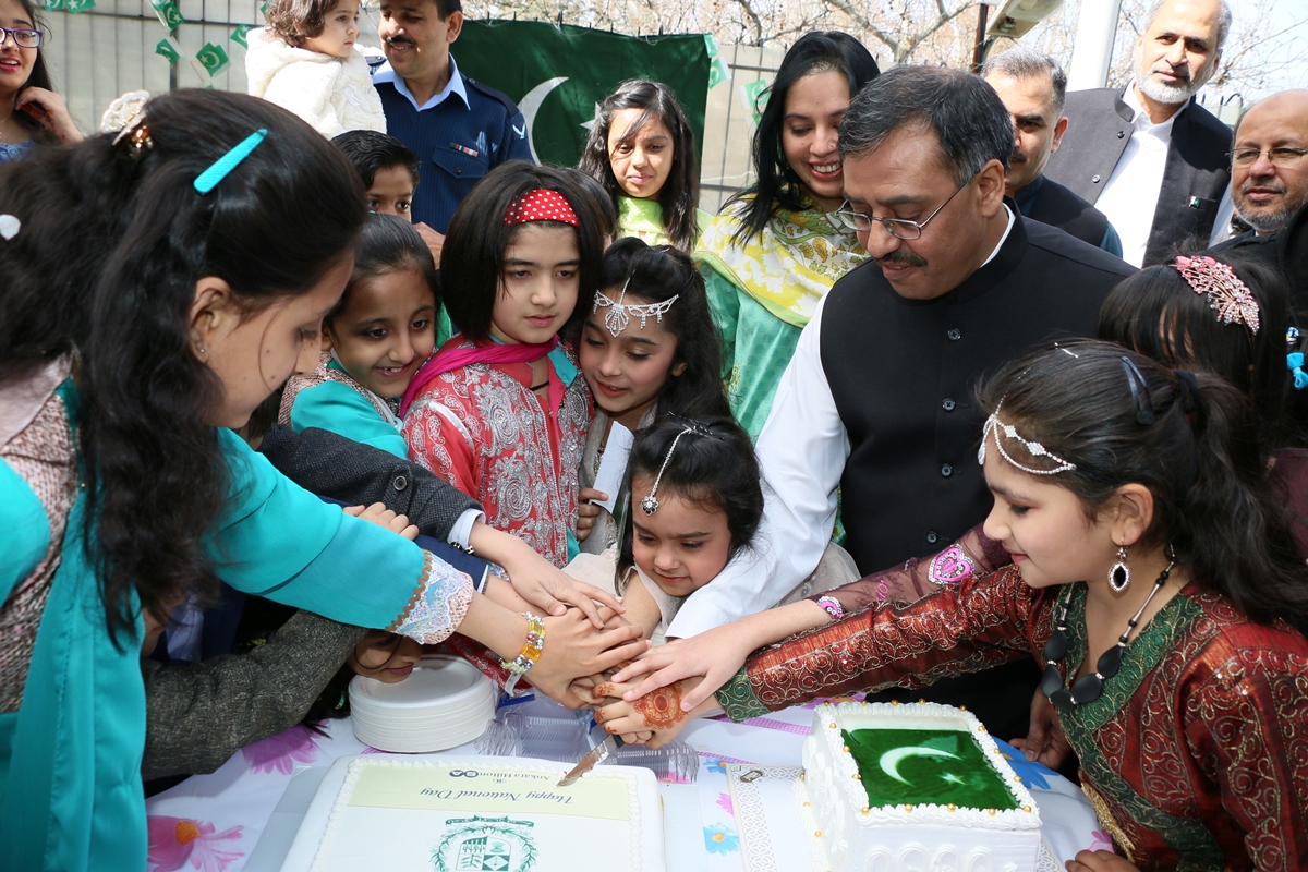 3 Flanked by Pakistani children Ambassador Sohail Mahmood and his spouse cutting a cake to mark Pakistan Day in Ankara