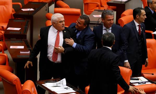 CHP'li milletvekiline TBMM'den çıkarma cezası 1 akif ekici