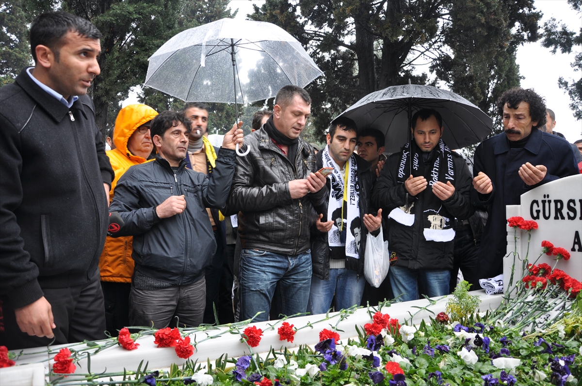 Müslüm Gürses mezarı başında anıldı 1 muslum gurses anma