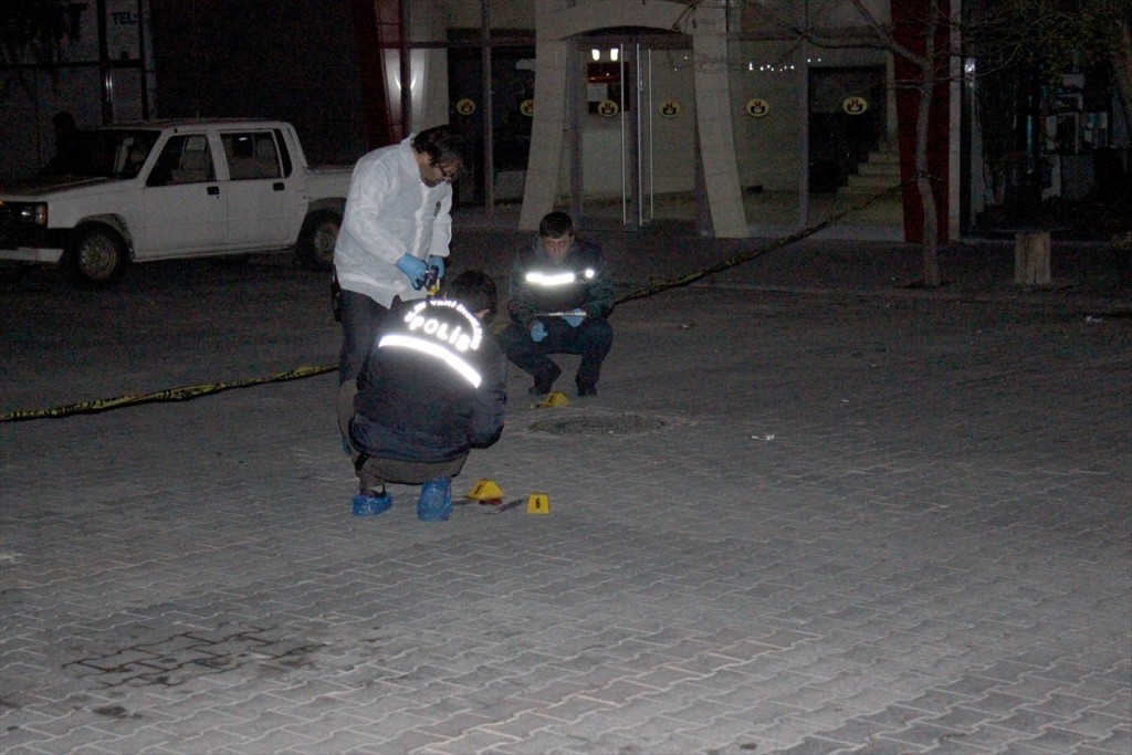 Bıçaklı silahlı kavga: 6 yaralı 6 polis olay yeri konya
