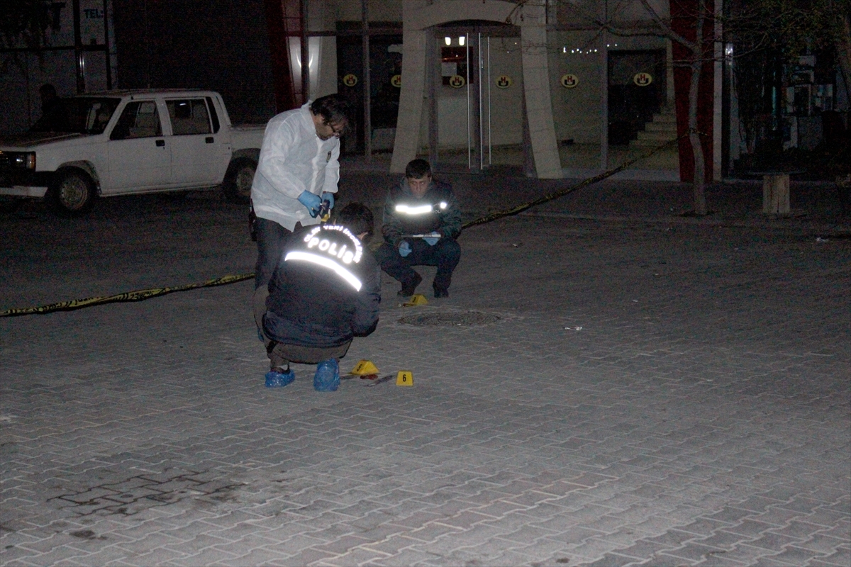 Bıçaklı silahlı kavga: 6 yaralı 1 polis olay yeri konya
