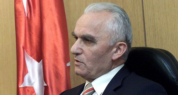 yasar yakis