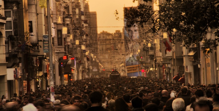 Türkiye'nin yüzde 13'ü şeriat istiyor! 1 İstiklâl Caddesi