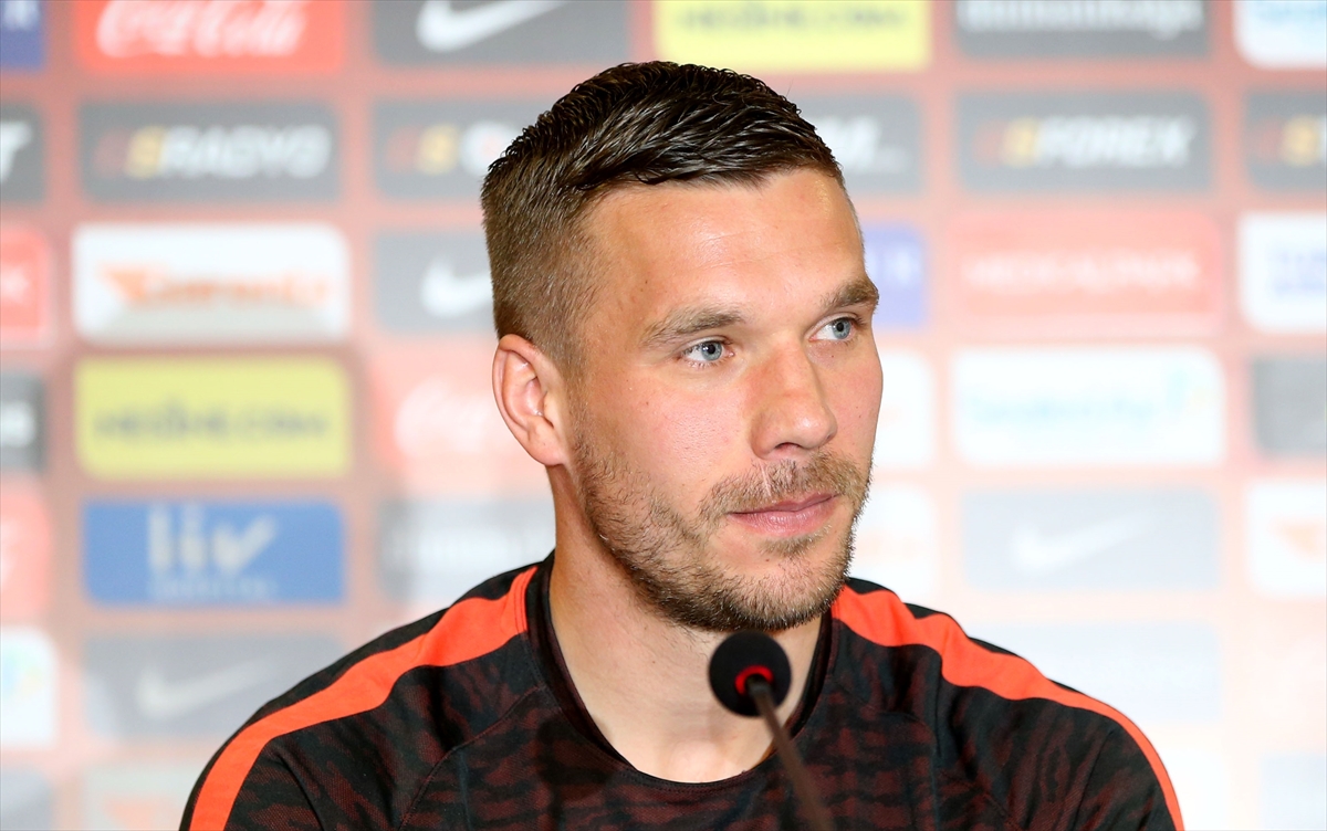 Podolski'den şampiyonluk açıklaması 1 podolski basin toplantisi