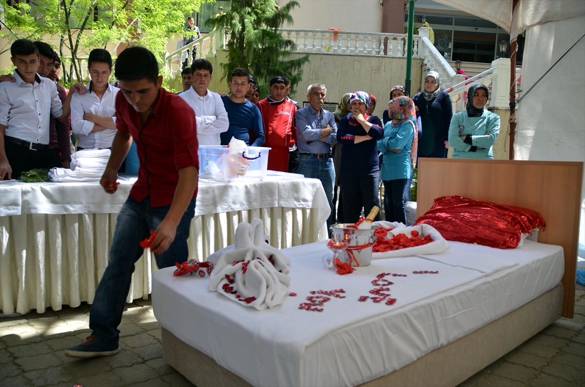 Turizm Haftası'nda "en hızlı yatak yapma yarışması" 1 yatak yapma