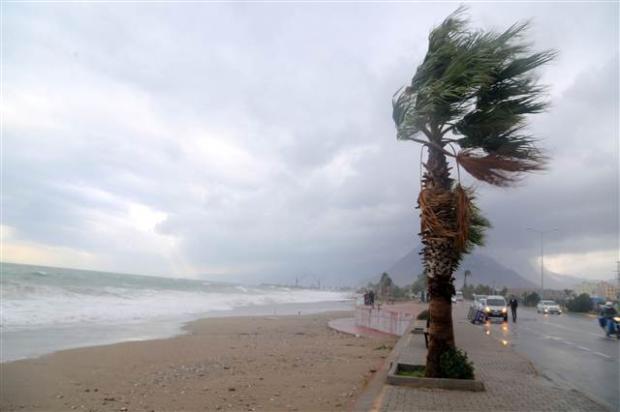 Meteoroloji'den fırtına uyarısı 1 firtina antalya