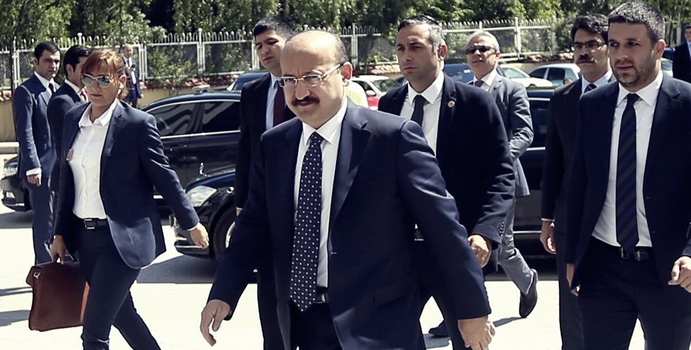 Bıyık da kurtaramadı! Yalçın Akdoğan'dan ilk açıklama: Hayırlı olsun 1 yalcin akdogan biyikli