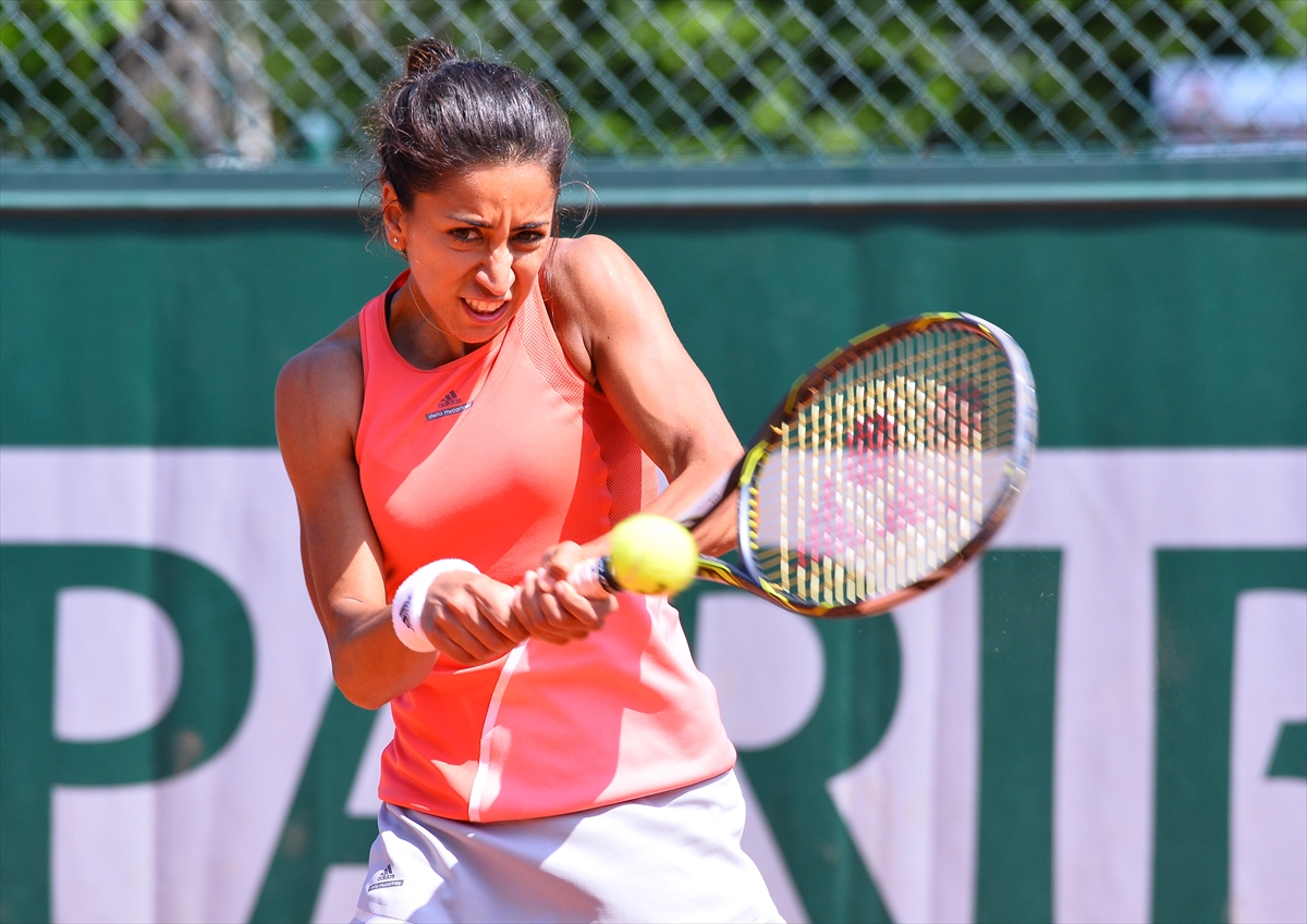 cagla buyukakcay fransa