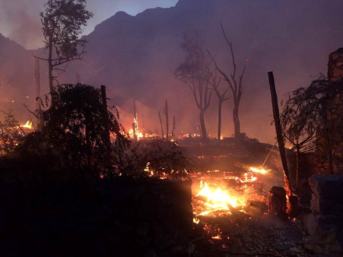 Dünyaca ünlü koydaki bungalovlar kül oldu 1 fethiye yangin