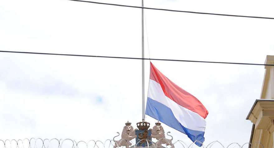 Almanya ve Hollanda bayrakları yarıya indirdi, Türkiye'den bir adım yok 1 hollanda bayrak
