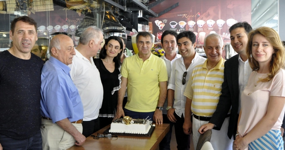 Şenol Güneş'e sürpriz kutlama 1 senol gunes dogum gunu