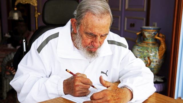 Fidel Castro: Biz doktor göndeririz, asker değil