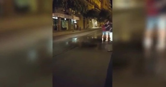 İtalya'da sokağın bir kısmına yağan yağmur şaşırttı 1 italya yagmur