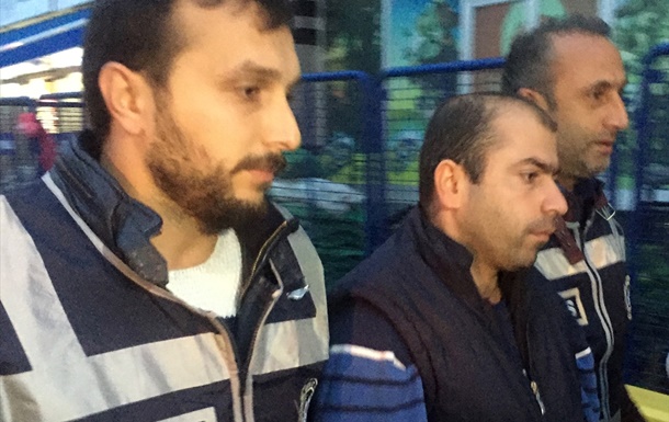 Belediye otobüsünde Ayşegül Terzi’ye şort giydiği için tekme atan Abdullah Çakıroğlu adliyeye sevkedildi.
