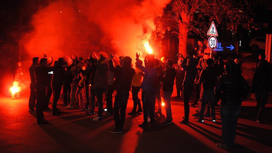 fb taraftar protesto