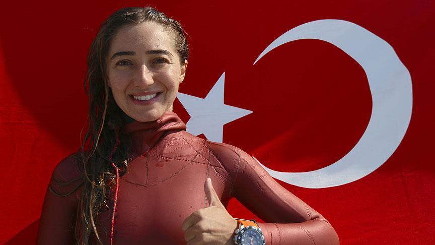 Serbest dalış dünya rekortmeni Şahika Ercümen, 110 metrelik dalışıyla yeni bir dünya rekoruna imza attı.
