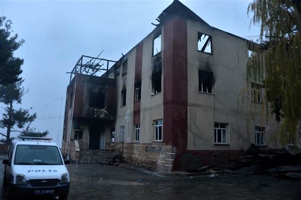 Sendika yöneticileri "bakanlar gidene" kadar gözaltına alındı! 1 adana yangin 99090