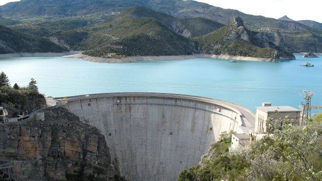 Barajlardaki Doluluk Oranı Korkutuyor 1 Orman ve Su İşleri Bakanı Eroğlu, Türkiye’deki 89 içme suyu barajında geçen yıl yüzde 51,1 olan doluluk oranının, bu yıl yüzde 29,2’ye düştüğünü söyledi.
