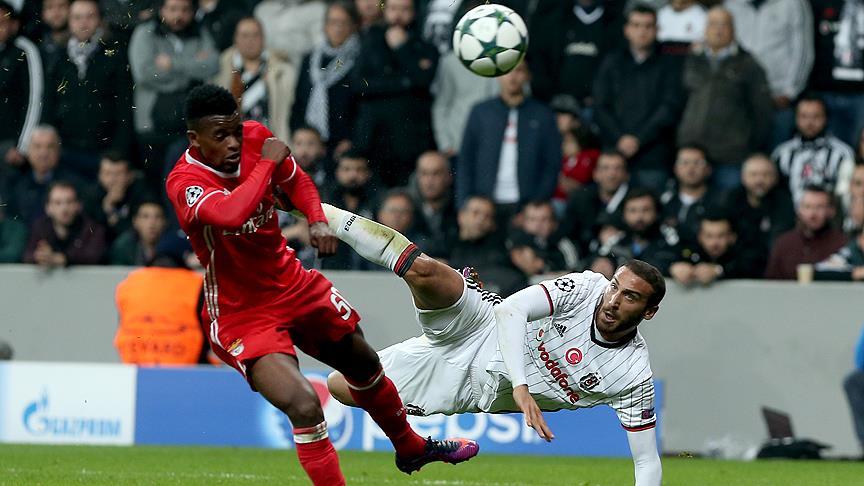 Beşiktaş ilk yarısını 3-0 geride tamamladığı maçta muhteşem bir geri dönüşe imza atarak sahadan 3-3’lük beraberlikle ayrıldı.