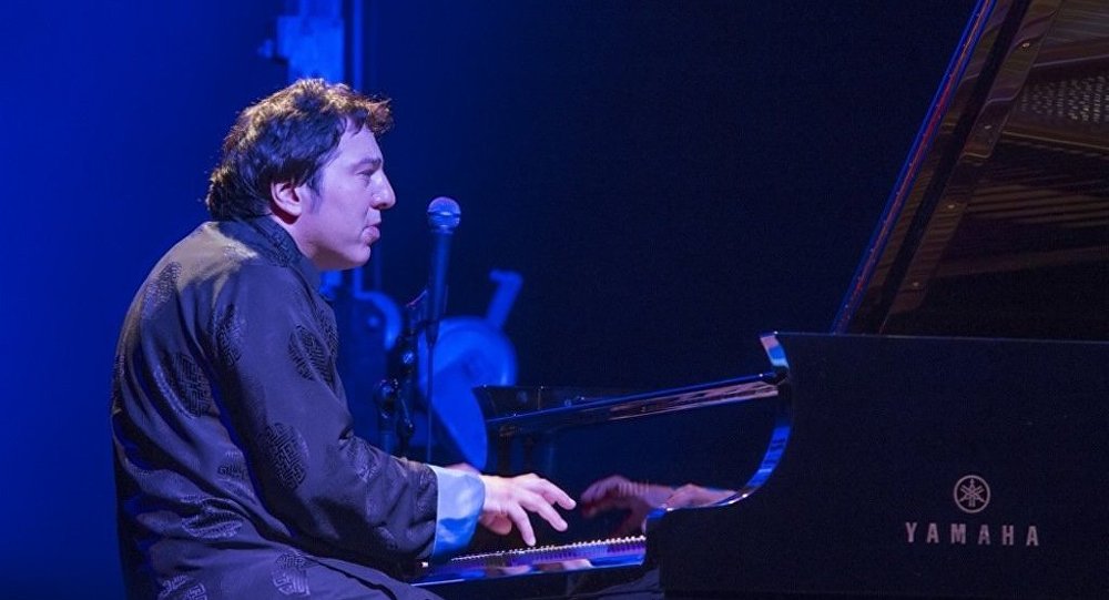 Fazıl Say Beethoven Akademi Ödülüne Layık Görüldü 1 Ünlü piyanist ve besteci Fazıl Say, dünyanın en prestijli müzik ödüllerinden biri olan Beethoven Academy Ödülü’ne layık görüldü.
