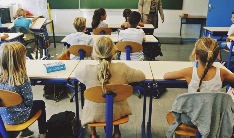 Eğitimde yeni bir sisteme geçmeye hazırlanan Finlandiya’da geleneksel tüm dersler rafa kalkıyor.