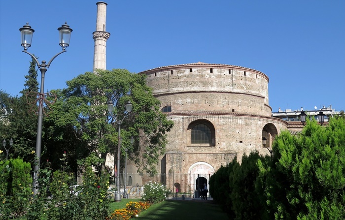 Yunanistan’ın Selanik kentindeki en eski ve gösterişli yapılarından biri olan Rotonda’da Osmanlı izlerine de rastlanıyor.