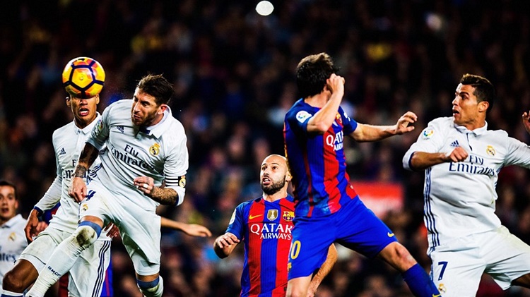El Clasico’da son dakikada yediği golle Real Madrid ile berabere kalan Barcelona’da, taraftarlar faturayı Arda Turan’a kesti.