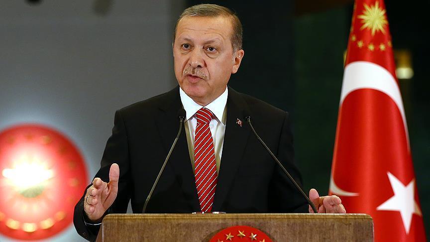 Cumhurbaşkanı Erdoğan, yaptığı açıklamada, "Terör örgütlerine karşı, milletimizle birlikte, bir milli seferberlik ruhu içerisinde hep birlikte kararlılıkla mücadele edeceğiz" dedi.